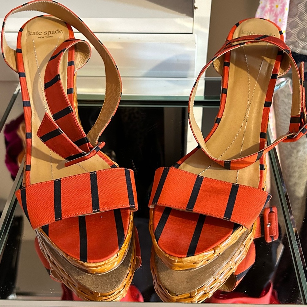 ADORABLE , KATE SPADE bright orange 🍊 and Navy blue striped sandals. Size 9 - Picture 7 of 12